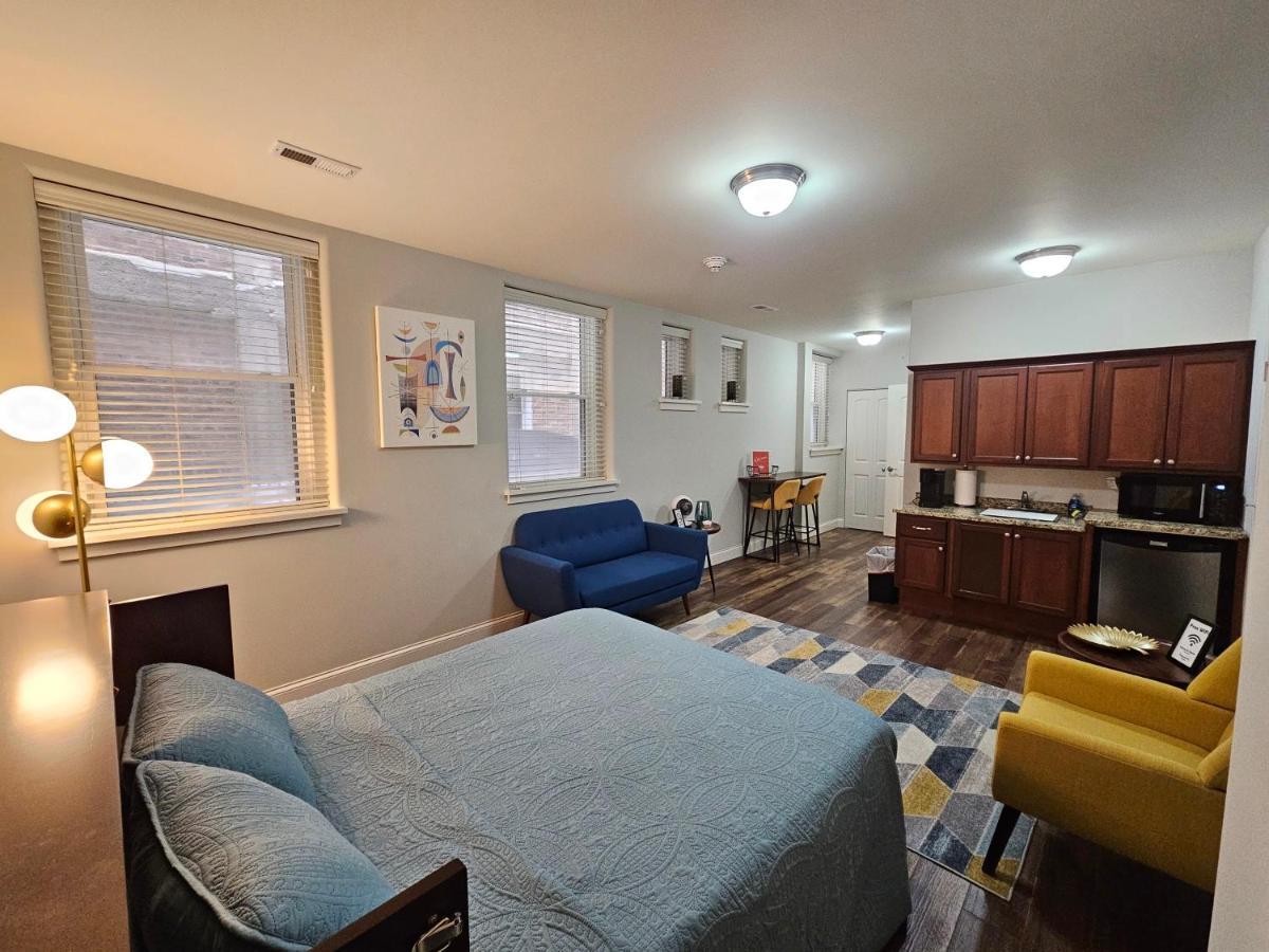 Cozy Studio At The Historic Inman Champaign Exterior photo